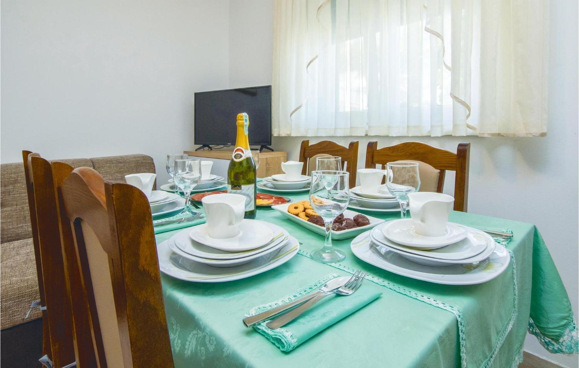 2 Bedroom Awesome Apartment In Mali Rat Sumpetar Exterior foto