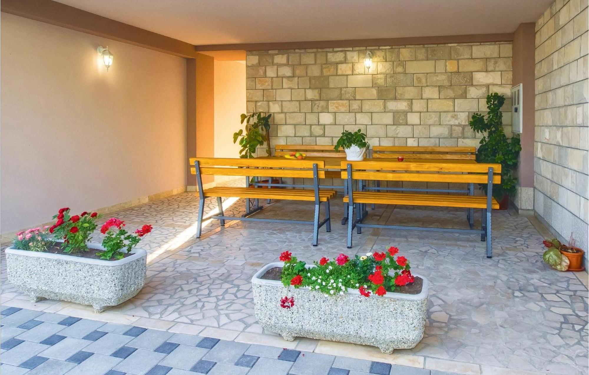 2 Bedroom Awesome Apartment In Mali Rat Sumpetar Exterior foto